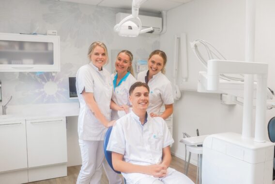 Dental Clinics - 4 mensen