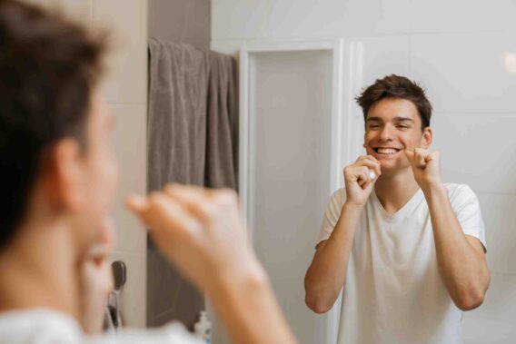 Dental Clinics - floss na tandenpoetsen